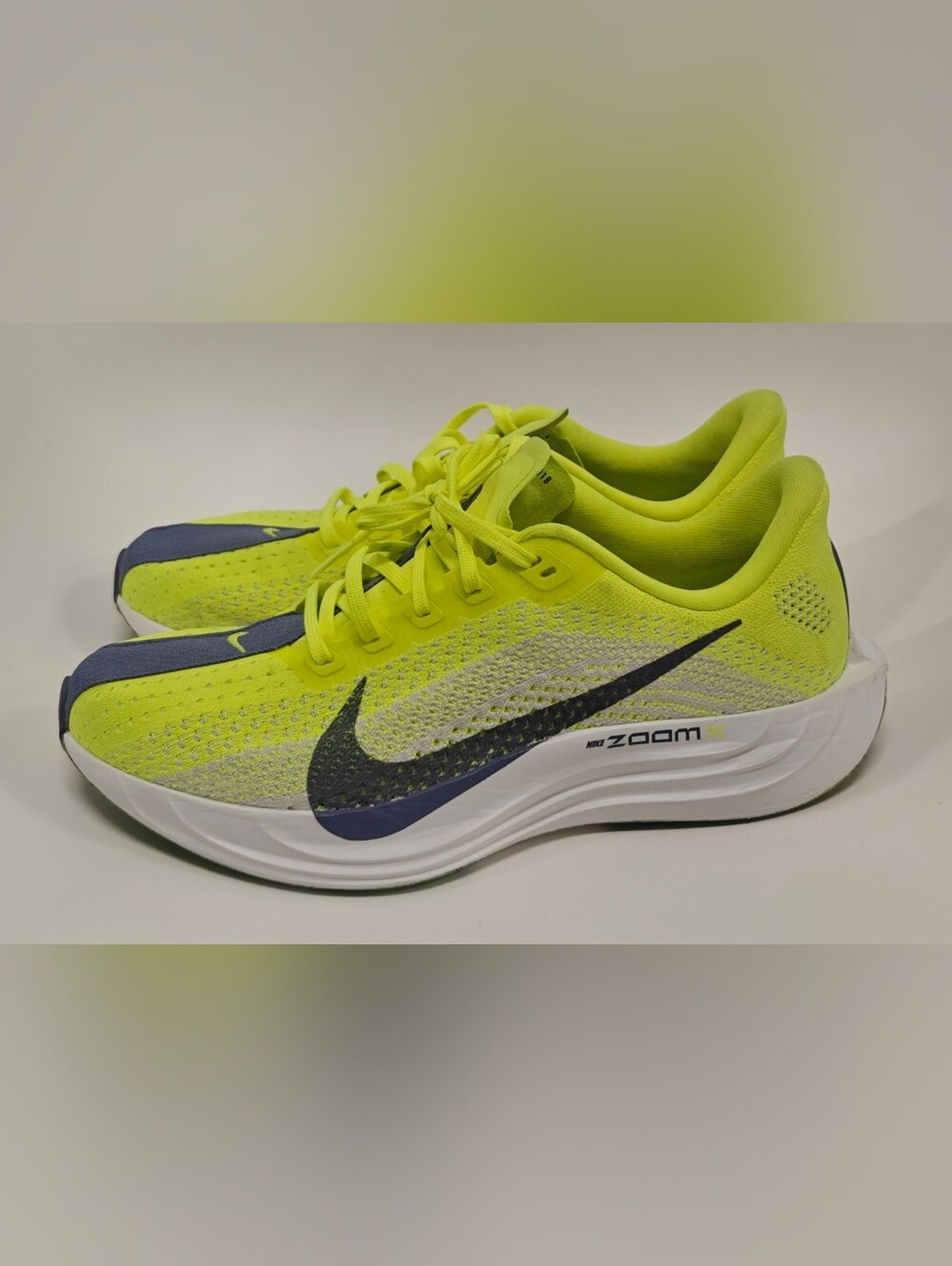 Nike Pegasus Plus Women’s Running Shoes Sz 9 Volt Platinum Tint White
